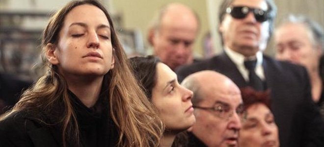 Ταξίδεψε για την αιωνιότητα με σκηνοθεσία της κόρης του Ελένης [εικόνες] | iefimerida.gr 2