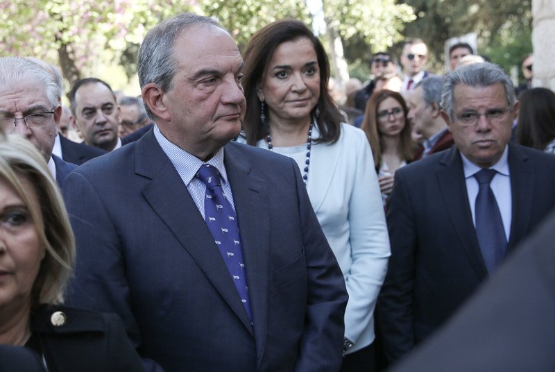Kαραμανλής – Παυλόπουλος στο μνημόσυνο του Γιάννη Αγγέλου [εικόνες] | iefimerida.gr 0