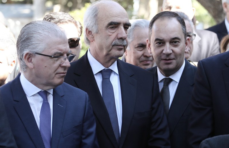 Kαραμανλής – Παυλόπουλος στο μνημόσυνο του Γιάννη Αγγέλου [εικόνες] | iefimerida.gr 2