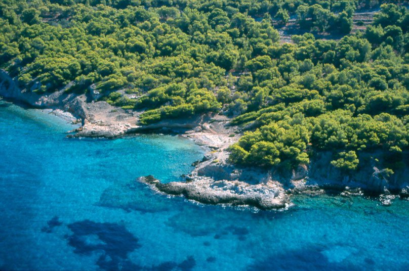 Mια ανάσα δρόμος: Δύο από τα ομορφότερα νησιά της Ελλάδας δίπλα στην Αθήνα [εικόνες] | iefimerida.gr 7