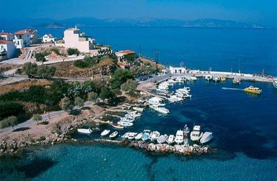 Mια ανάσα δρόμος: Δύο από τα ομορφότερα νησιά της Ελλάδας δίπλα στην Αθήνα [εικόνες] | iefimerida.gr 8