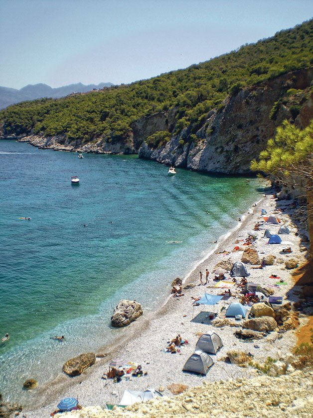 Mια ανάσα δρόμος: Δύο από τα ομορφότερα νησιά της Ελλάδας δίπλα στην Αθήνα [εικόνες] | iefimerida.gr 10