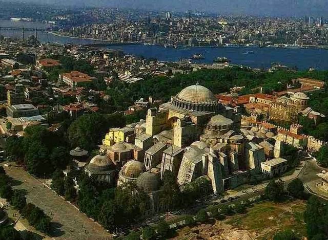 Χουριέτ: «Ντροπή σε όσους θέλουν να γίνει τζαμί η Αγία Σοφία» | iefimerida.gr 1