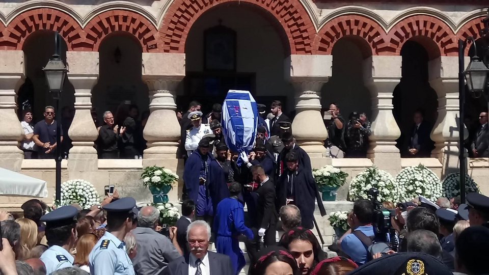 Η Κρητική γη υποδέχτηκε τον Κων. Μητσοτάκη -Με μπαλωθιές το τελευταίο αντίο | iefimerida.gr 11