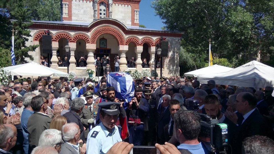 Η Κρητική γη υποδέχτηκε τον Κων. Μητσοτάκη -Με μπαλωθιές το τελευταίο αντίο | iefimerida.gr 14