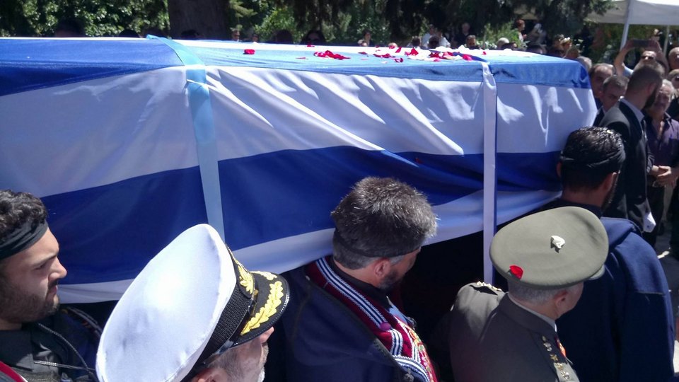 Η Κρητική γη υποδέχτηκε τον Κων. Μητσοτάκη -Με μπαλωθιές το τελευταίο αντίο | iefimerida.gr 13