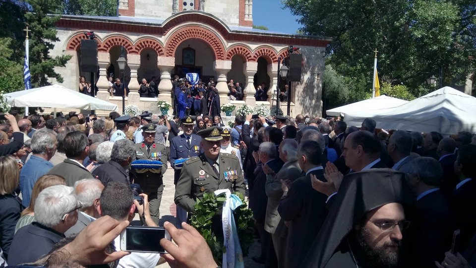 Η Κρητική γη υποδέχτηκε τον Κων. Μητσοτάκη -Με μπαλωθιές το τελευταίο αντίο | iefimerida.gr 12