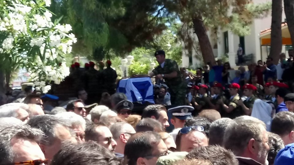 Η Κρητική γη υποδέχτηκε τον Κων. Μητσοτάκη -Με μπαλωθιές το τελευταίο αντίο | iefimerida.gr 15