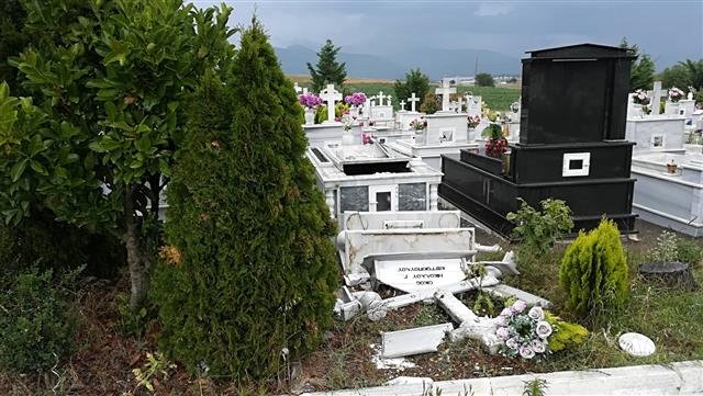 Τρίπολη: Ανεμοστρόβιλος κατέστρεψε μνήματα στο νεκροταφείο Αγίας Τριάδας [εικόνες] | iefimerida.gr 1