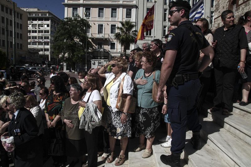 Συνωστισμός στον Πειραιά για το λείψανο της Αγίας Βαρβάρας [εικόνες] | iefimerida.gr 8