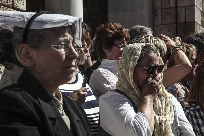 Συνωστισμός στον Πειραιά για το λείψανο της Αγίας Βαρβάρας [εικόνες] | iefimerida.gr 2