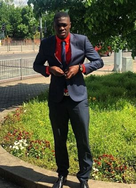 Ο πρωτότυπος τρόπος με τον οποίο έψαξε για δουλειά νεαρός και κέρδισε τις εντυπώσεις -Διαφήμισε μόνος του τον εαυτό του στο μετρό [εικόνες] | iefimerida.gr 2