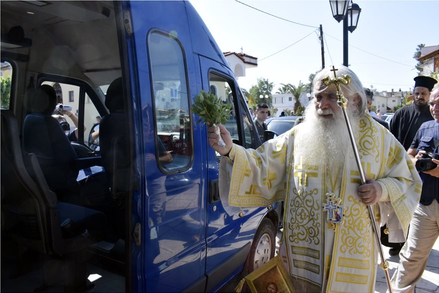 Ναύπλιο: Εκαναν αγιασμό σε IX, μηχανάκια και ασθενοφόρα [εικόνες & βίντεο] | iefimerida.gr 4