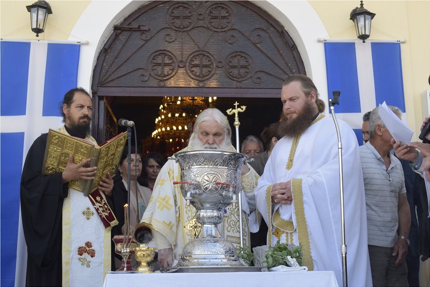 Ναύπλιο: Εκαναν αγιασμό σε IX, μηχανάκια και ασθενοφόρα [εικόνες & βίντεο] | iefimerida.gr 7