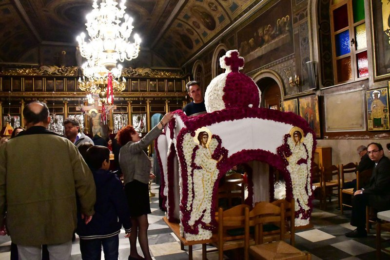 Eπιτάφιοι,κομψοτεχνήματα- Χρειάστηκαν μήνες δουλειά για να στολιστούν [εικόνες] | iefimerida.gr 1