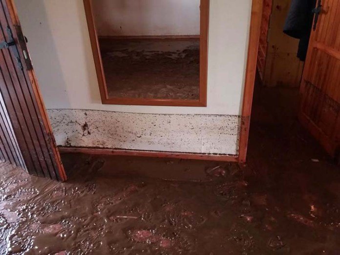 Σπίτια πλημμύρισαν με λάσπες, καταστράφηκαν υποδομές στην παραλία του Αγιόκαμπου [εικόνες] | iefimerida.gr 0