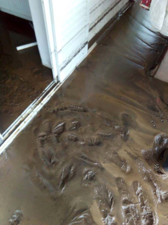 Σπίτια πλημμύρισαν με λάσπες, καταστράφηκαν υποδομές στην παραλία του Αγιόκαμπου [εικόνες] | iefimerida.gr 3