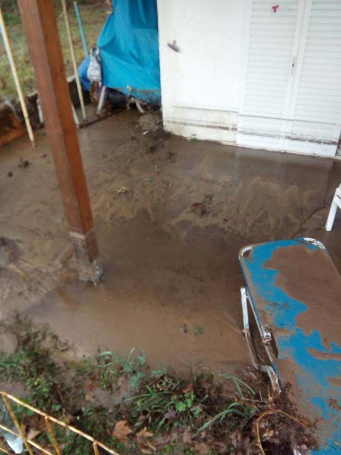 Σπίτια πλημμύρισαν με λάσπες, καταστράφηκαν υποδομές στην παραλία του Αγιόκαμπου [εικόνες] | iefimerida.gr 4