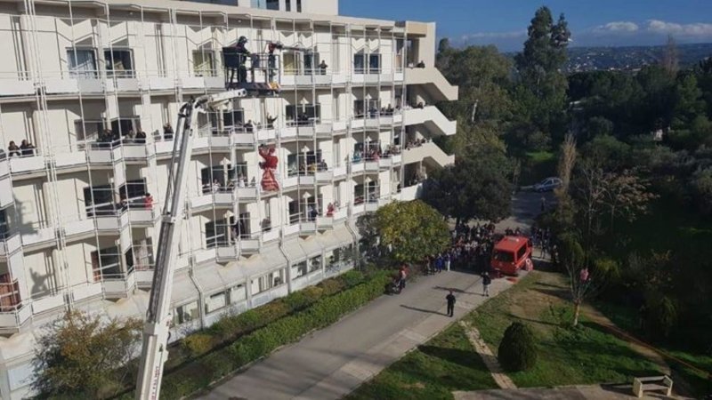 Μικροί και μεγάλοι κατενθουσιάστηκαν με την άφιξη του αγαπημένου Αγιου των παιδιών