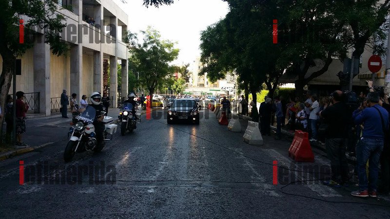 Πανζουρλισμός στον «Αγιο Σάββα» για το ιερό λείψανο της Αγίας Βαρβάρας [εικόνες] | iefimerida.gr 2