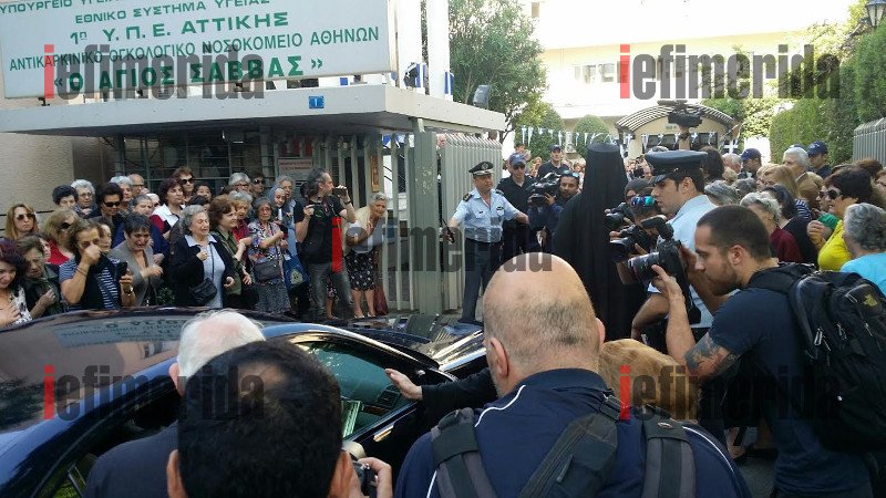 Πανζουρλισμός στον «Αγιο Σάββα» για το ιερό λείψανο της Αγίας Βαρβάρας [εικόνες] | iefimerida.gr 4