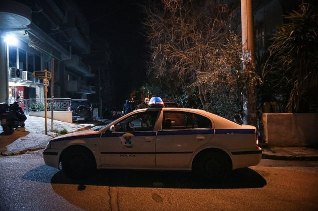 «Ρίξε το όπλο, θα πυροβολήσω» -Πώς η ΕΚΑΜ ακινητοποίησε τον ταξιτζή που είχε ταμπουρωθεί σε διαμέρισμα | iefimerida.gr 1