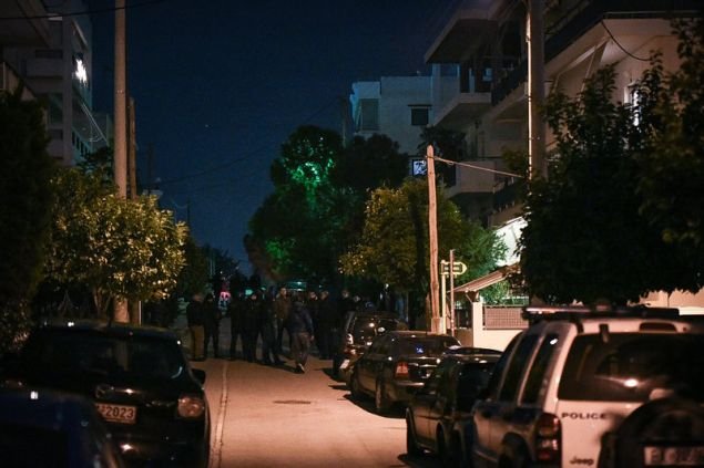 «Ρίξε το όπλο, θα πυροβολήσω» -Πώς η ΕΚΑΜ ακινητοποίησε τον ταξιτζή που είχε ταμπουρωθεί σε διαμέρισμα | iefimerida.gr 2