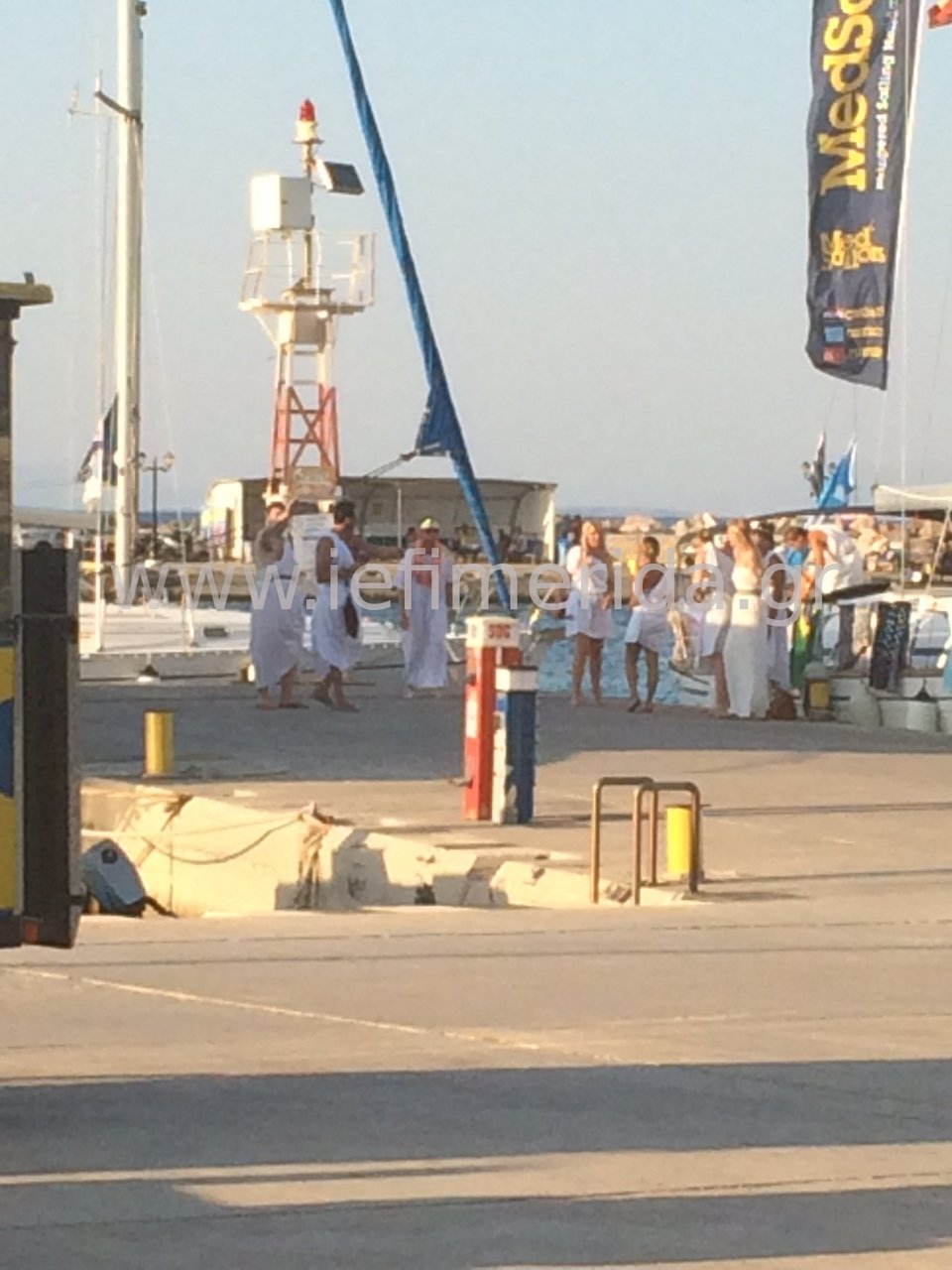 Το λιμάνι του Αγκιστρίου γέμισε με αρχαίους Ελληνες -Η νέα τρέλα των τουριστών [εικόνες] | iefimerida.gr 2