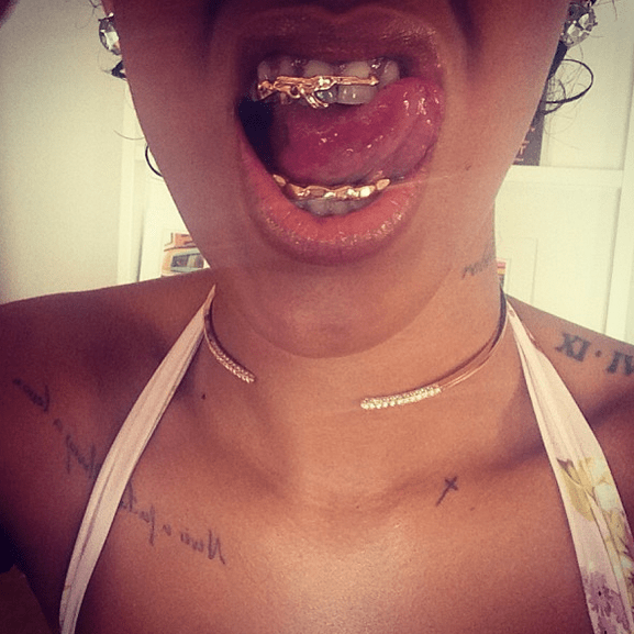 Γι'αυτό η Rihanna είναι η «βασίλισσα» των selfies -Οι πιο τρελές πόζες της μπροστά στο δικό της φακό [εικόνες] | iefimerida.gr 6