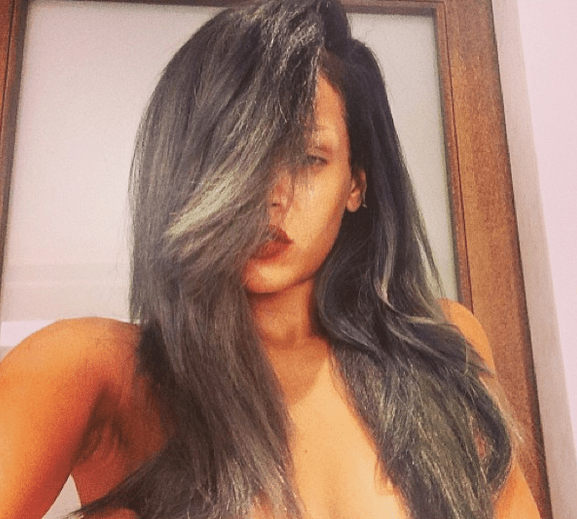 Γι'αυτό η Rihanna είναι η «βασίλισσα» των selfies -Οι πιο τρελές πόζες της μπροστά στο δικό της φακό [εικόνες] | iefimerida.gr 14