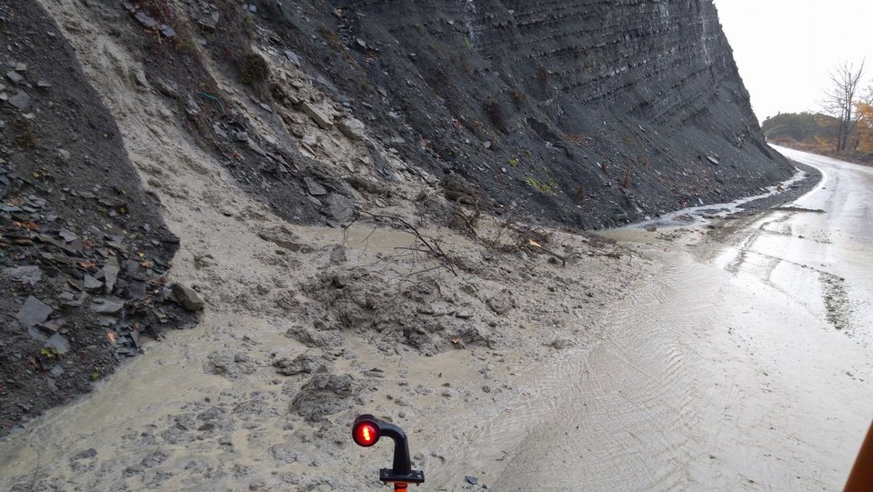 Μεγάλα προβλήματα στην Ηπειρο από την κακοκαιρία: Εχουν αποκλειστεί χωριά [εικόνες] | iefimerida.gr 0