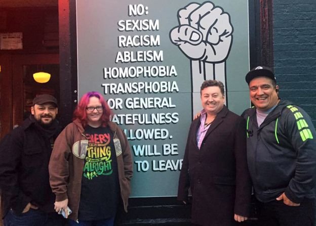 Η νεοναζί που ερωτεύτηκε μια μαύρη γυναίκα [εικόνες] | iefimerida.gr 7