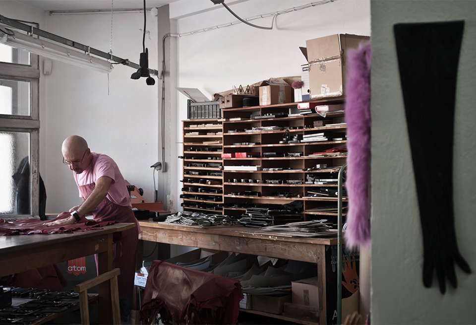 Τα γάντια της Μελάνια Τραμπ έγιναν στη Γαλλία -Τα «άκουσε» η επιχείρηση [εικόνες] | iefimerida.gr 1