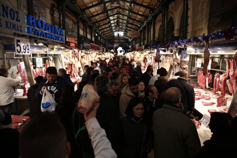 Ολη η Ελλάδα μια γιορτή -Νταούλια, υπαίθριες ψησταριές & χριστουγεννιάτικες αγορές [εικόνες & βίντεο] | iefimerida.gr 2