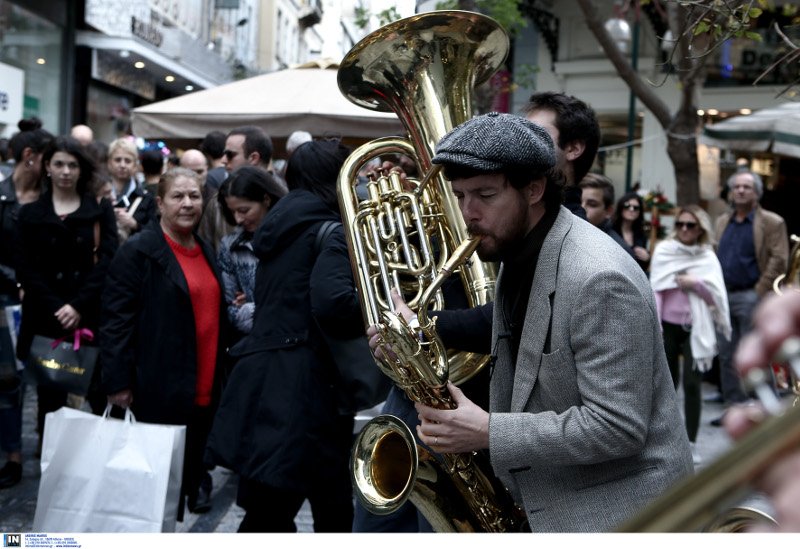 Ολη η Ελλάδα μια γιορτή -Νταούλια, υπαίθριες ψησταριές & χριστουγεννιάτικες αγορές [εικόνες & βίντεο] | iefimerida.gr 0