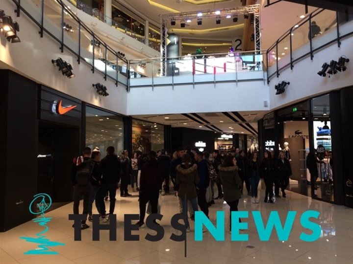 Θεσσαλονίκη: Ουρές και σπρωξίματα για τις προσφορές της Black Friday [εικόνες & βίντεο] | iefimerida.gr 1