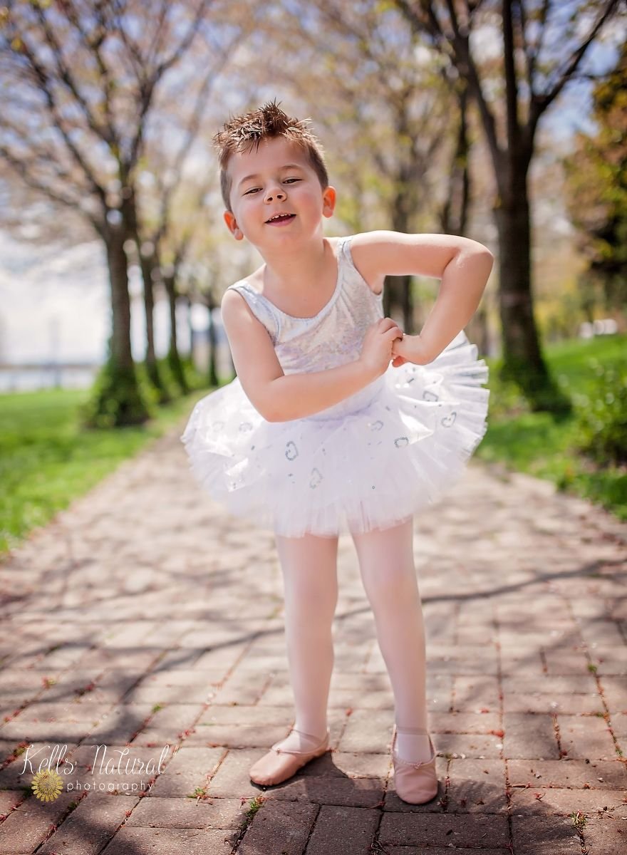 «Στον 5χρονο γιο μου αρέσει να φοράει φουστάνια» -Μητέρα εξηγεί γιατί αυτό την κάνει πετυχημένη γονιό [εικόνες] | iefimerida.gr 5