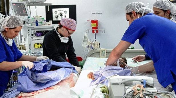 Οι γιατροί χάρισαν μια νέα ζωή στο «αγόρι - χελώνα» [εικόνες] | iefimerida.gr 2