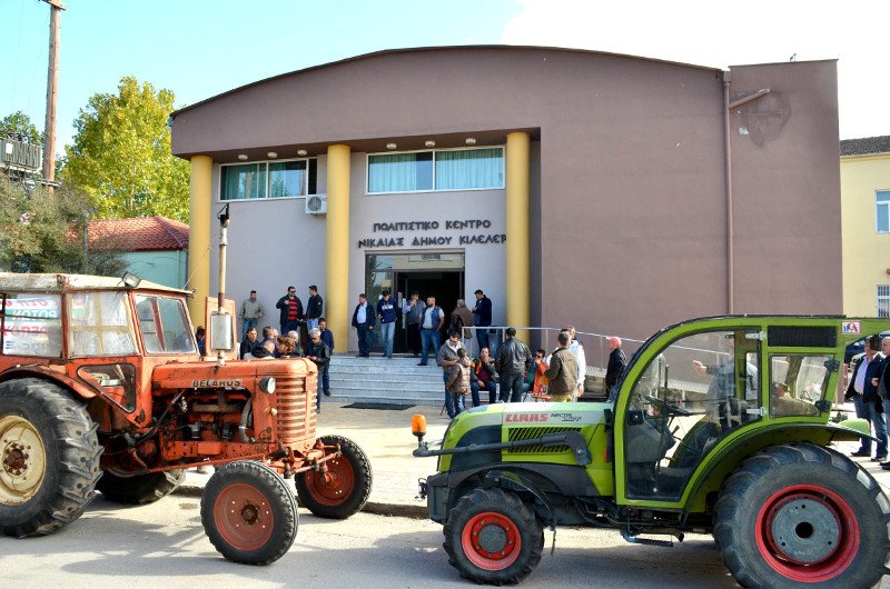 Στο δρόμο ξανά οι αγρότες- Απειλούν με μπλόκα στην Εθνική τα Χριστούγεννα [εικόνες] | iefimerida.gr 0