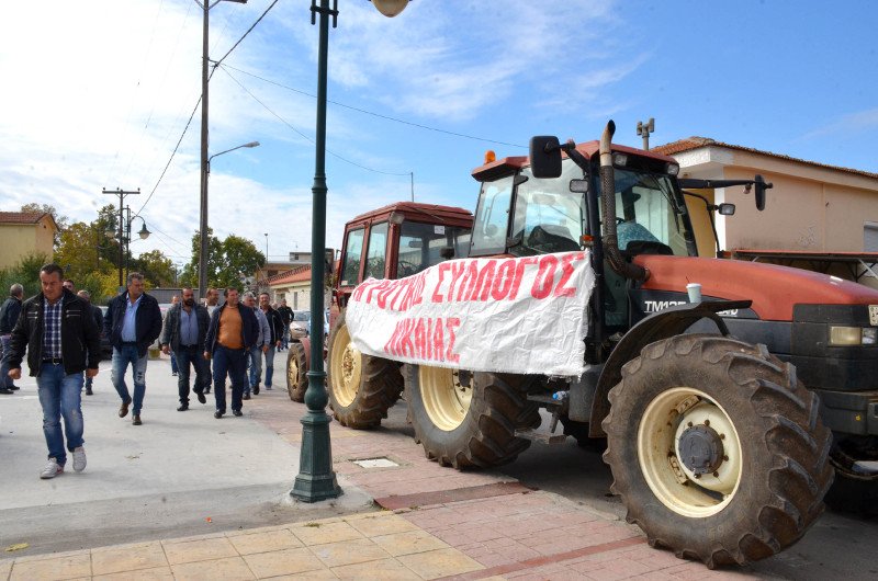 Στο δρόμο ξανά οι αγρότες- Απειλούν με μπλόκα στην Εθνική τα Χριστούγεννα [εικόνες] | iefimerida.gr 1