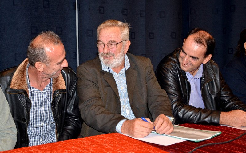 Στο δρόμο ξανά οι αγρότες- Απειλούν με μπλόκα στην Εθνική τα Χριστούγεννα [εικόνες] | iefimerida.gr 2