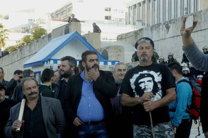 Πάνω από 3.500 χιλιάδες οι αγρότες στο Σύνταγμα [εικόνες] | iefimerida.gr 2