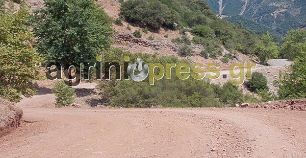 Το σημείο της συμπλοκής με τους Αλβανούς κακοποιούς - Αστυνομικός έπεσε σε χαράδρα και τραυματίστηκε [βίντεο & εικόνες] | iefimerida.gr 2