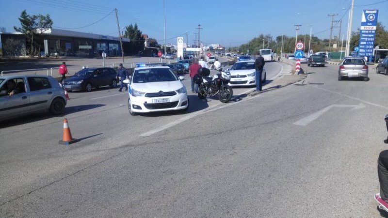 Στο νοσοκομείο μεταφέρθηκε ο οδηγός μοτοσικλέτας που συγκρούστηκε με λεωφορείο, στην πόλη του Αγρινίου