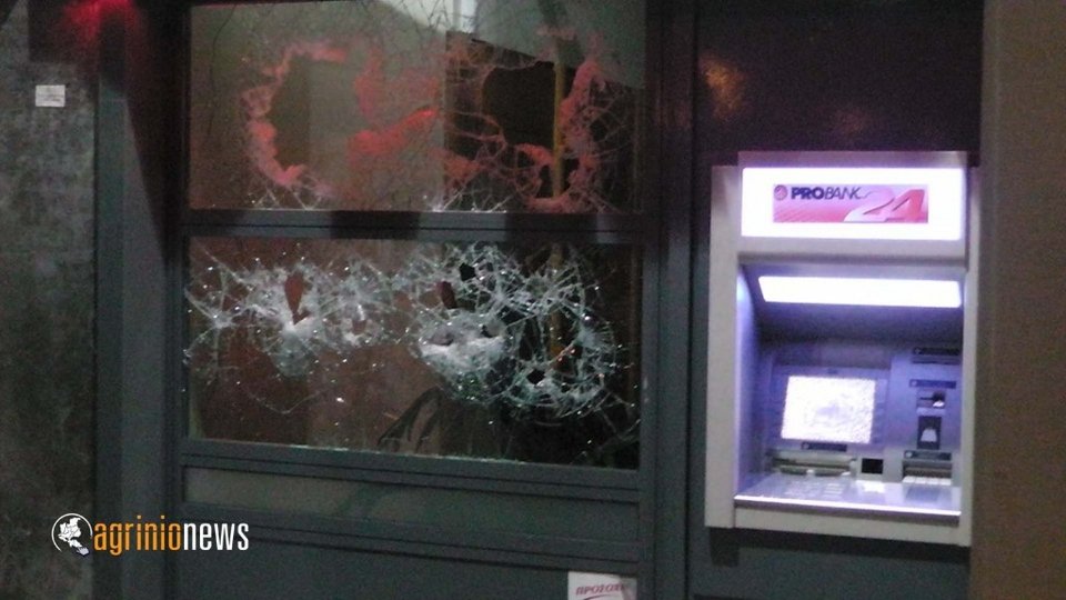 Σοβαρά επεισόδια την νύχτα στο κέντρο του Αγρινίου [βίντεο+εικόνες] | iefimerida.gr 2