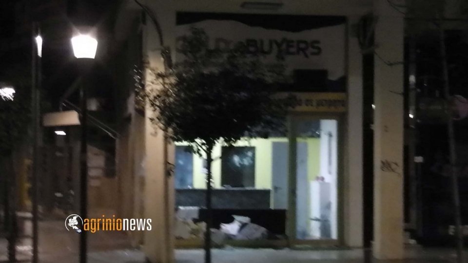 Σοβαρά επεισόδια την νύχτα στο κέντρο του Αγρινίου [βίντεο+εικόνες] | iefimerida.gr 3