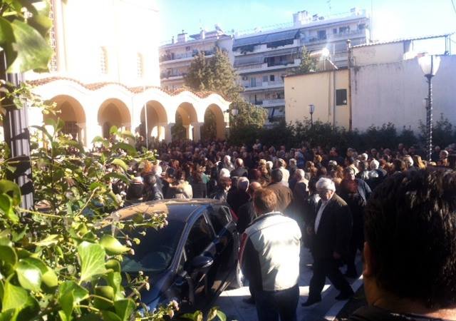 Ράγισαν καρδιές στην κηδεία της 20χρονης Αγγελικής που έχασε τη ζωή της στο ΚΤΕΛ του θανάτου [εικόνες] | iefimerida.gr 1