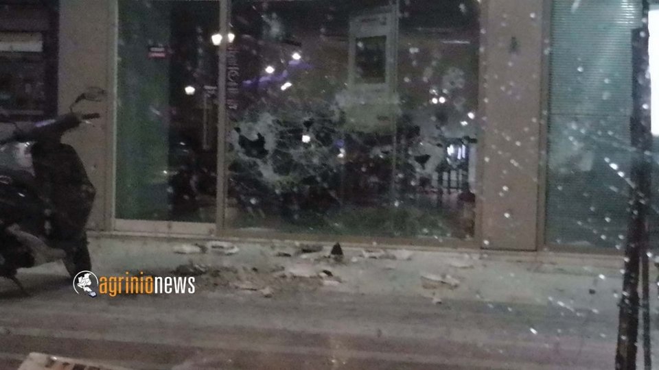 Σοβαρά επεισόδια την νύχτα στο κέντρο του Αγρινίου [βίντεο+εικόνες] | iefimerida.gr 4