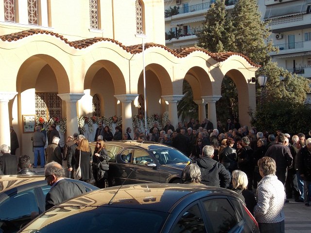 Ράγισαν καρδιές στην κηδεία της 20χρονης Αγγελικής που έχασε τη ζωή της στο ΚΤΕΛ του θανάτου [εικόνες] | iefimerida.gr 0