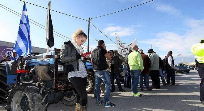 Μια ξανθιά αγρότισσα στην Κόρινθο τρέλανε το διαδίκτυο [εικόνες] | iefimerida.gr 0